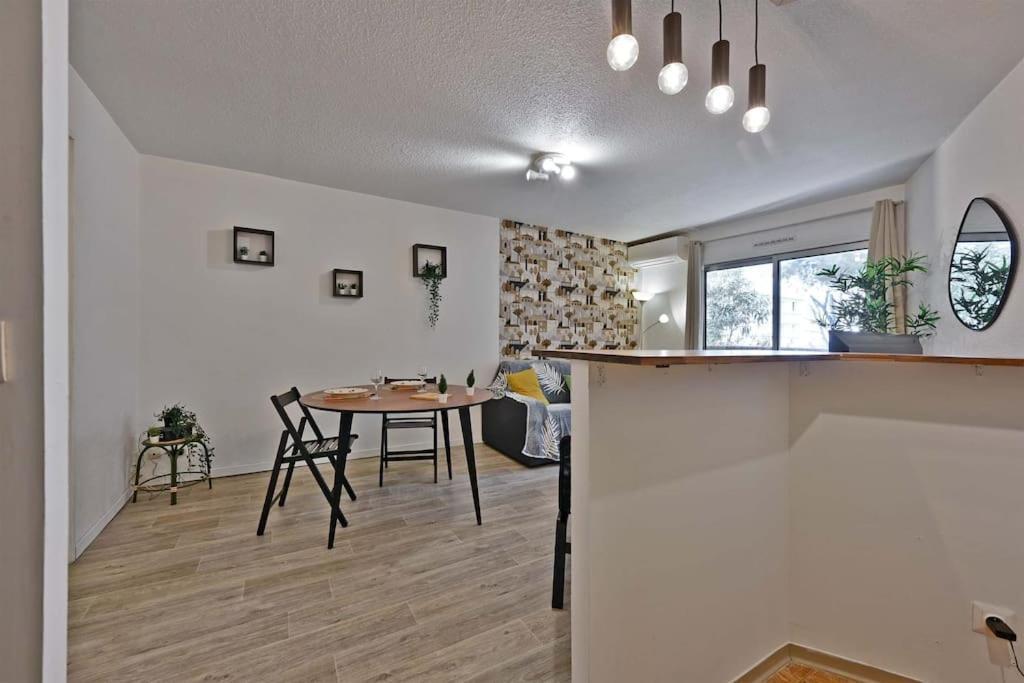 Les Comtadins - Parking Gratuit - Balcon - Clim Apartman Avignon Kültér fotó